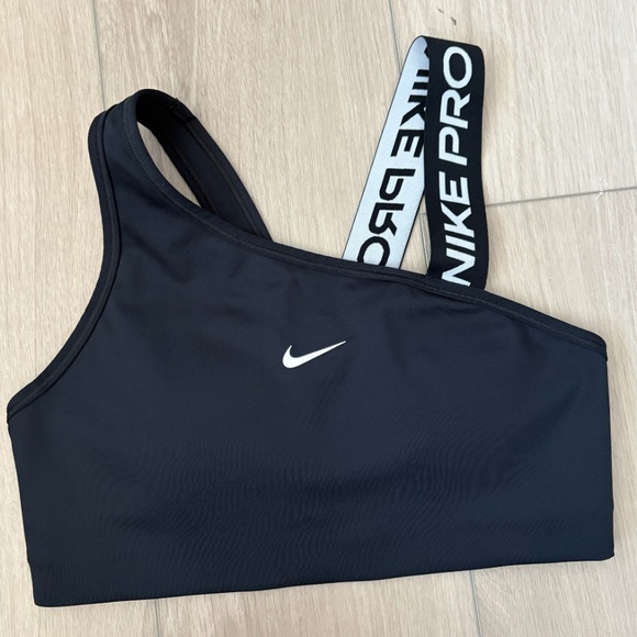 Nike Pro Swoosh Asymmetrical Women's Medium-Support Sports Bra Black Small - Picture 1 of 4